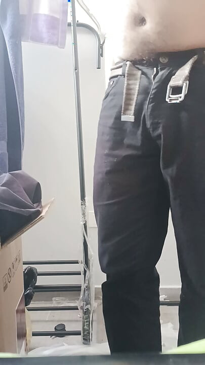 Modelando as calcinhas da minha esposa
