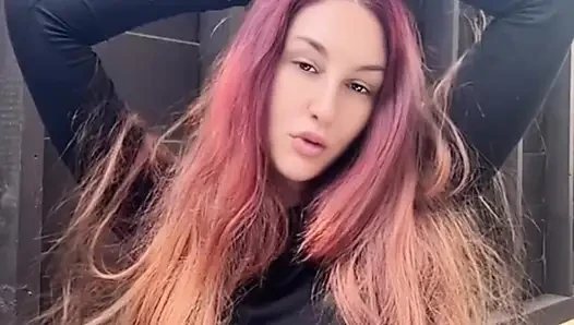 Italienische milf artemisia mit dicken titten Liebt lange haare fetisch im freien