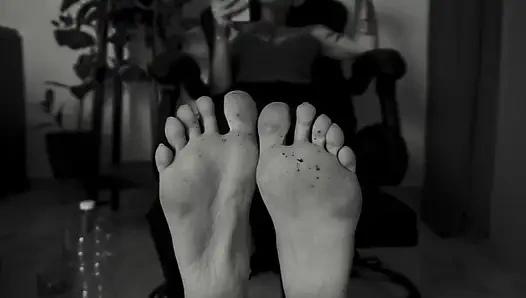 Hey ezik edepsiz ayaklarımı izliyor İtalyan tanrıçan