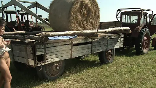 Şanslı adam esmerle açık havada seks yapıyor