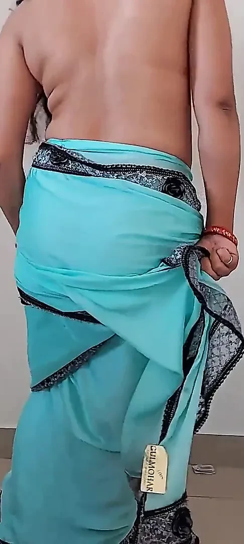 Sexy Desi Bhabhi Exposing