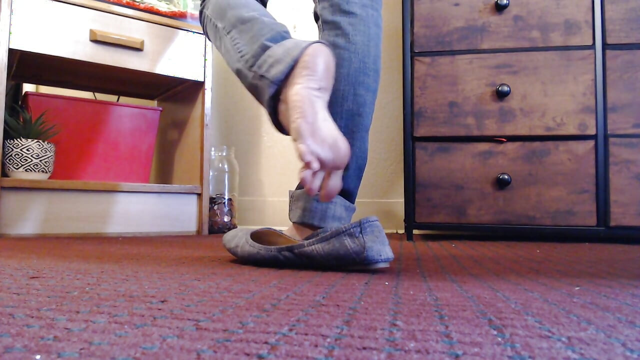Toe Wiggles Dipping Ballet Flats Dirty