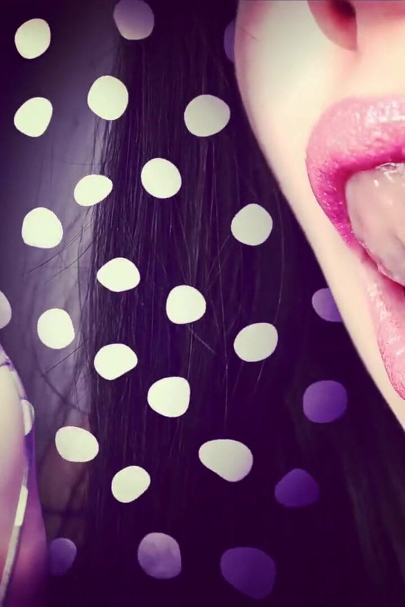 Lip gloss & sensual body lust!
