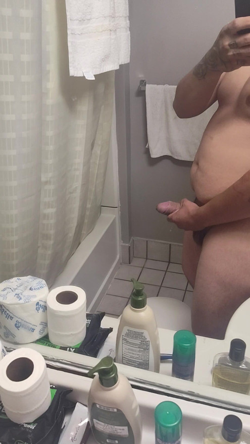 Feeling horny asf wanted to be jacking my big fat cock and cum