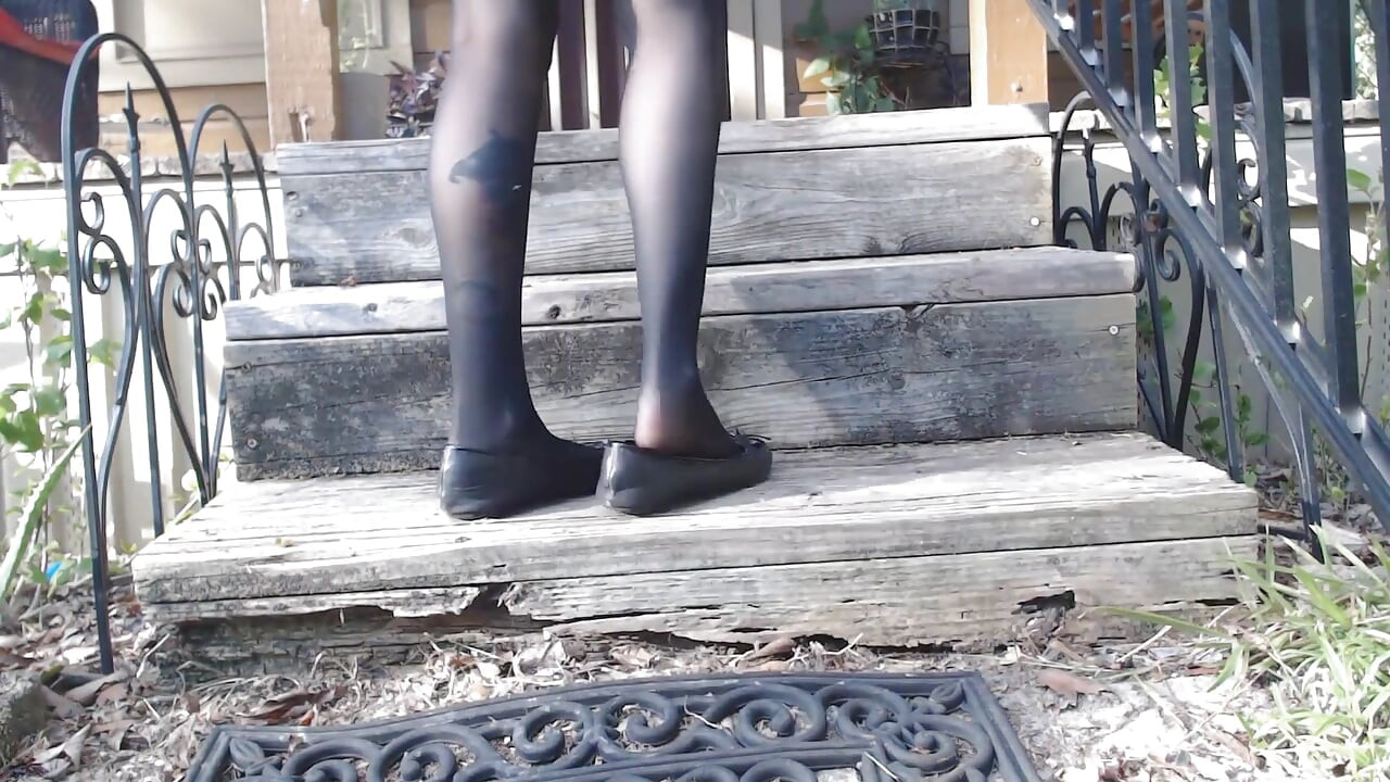 Gazenje stopalima na otvorenom po stepenicama u stanovima