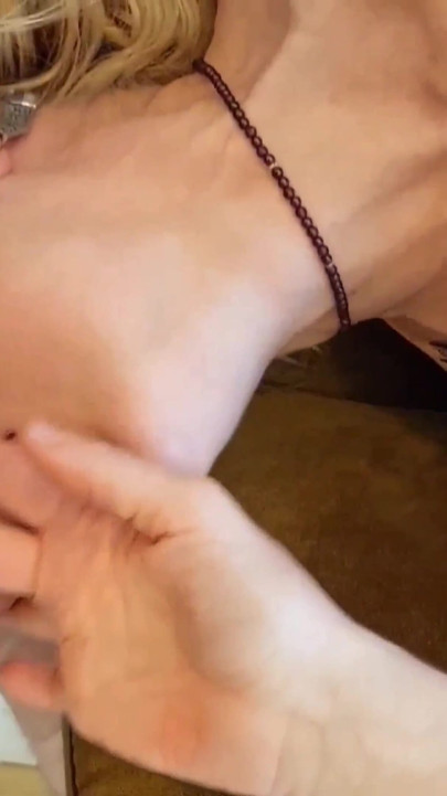 Bonita loira madura esposa gosta de sexo em meias