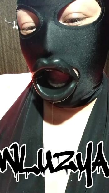 Sexy bbw mit maske und plastiklippen