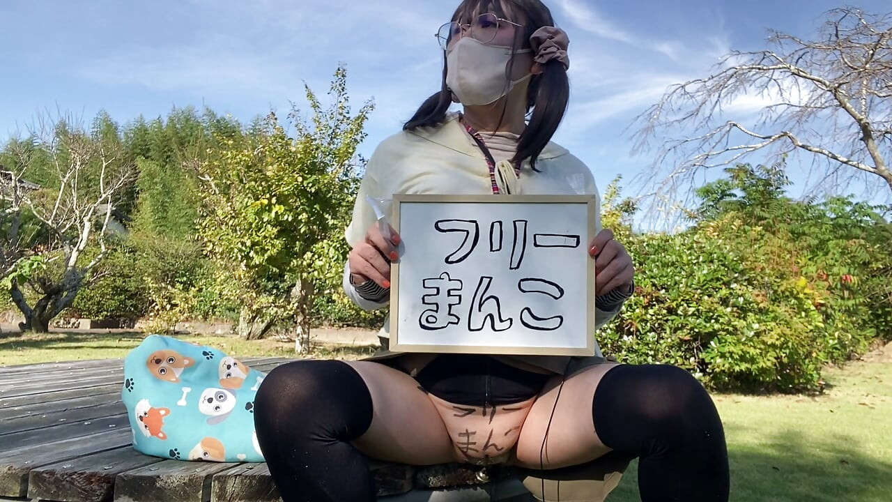 No.341 "Free" Crossdresser Walking in the Park with the Board Down