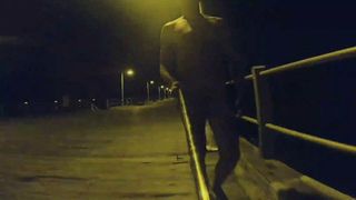 科夫斯港码头裸奔！危险的公共场合裸体