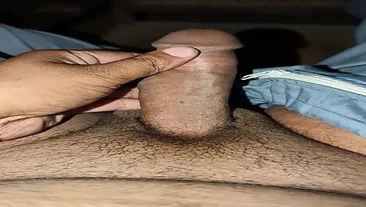 Genç oğlan evde büyük yarak gösterisi güzel yarak