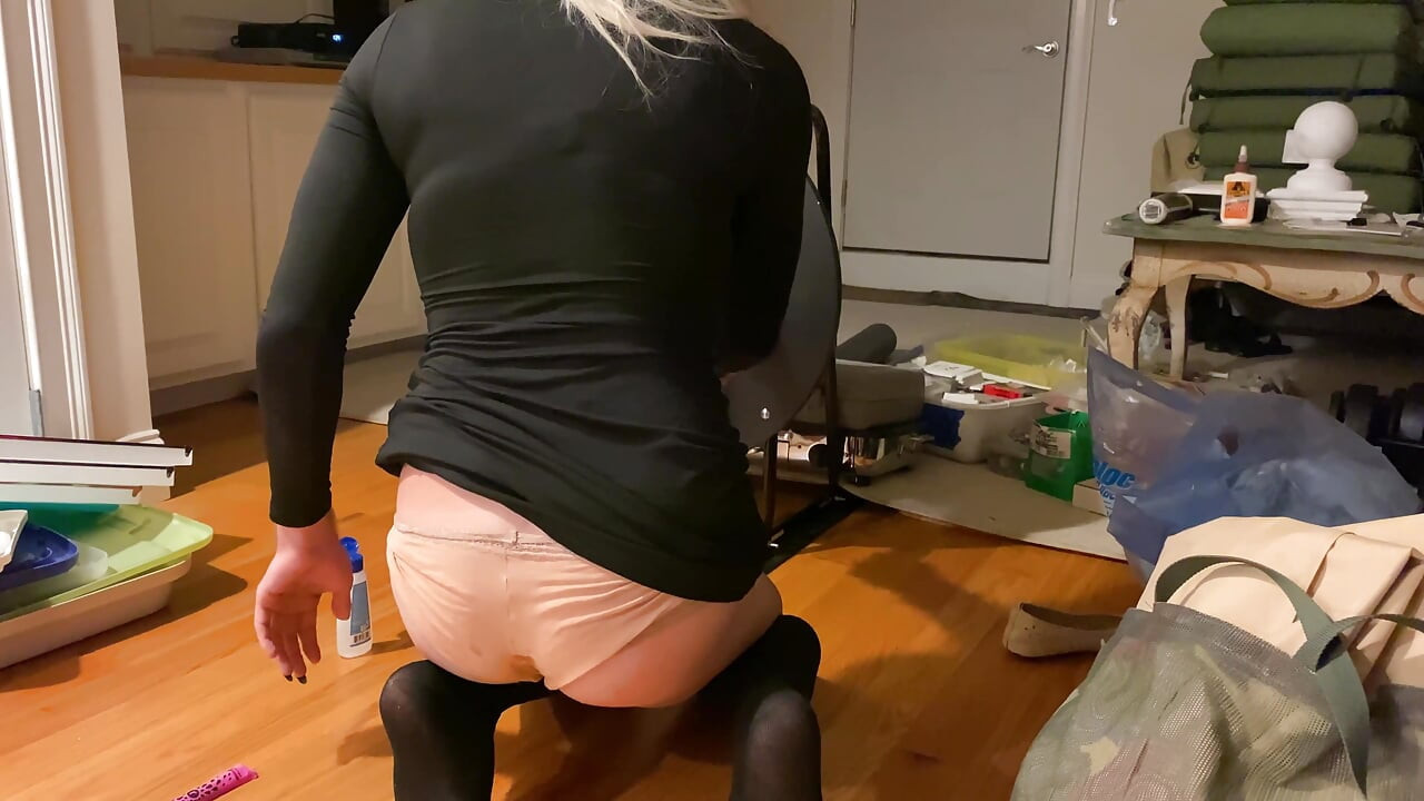 Hot Crossdresser Gets Fucked by Ejaculation Dildo