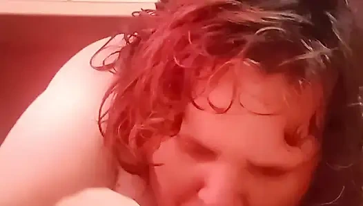 İri güzel şişman kız tarafından ateşli oral seks