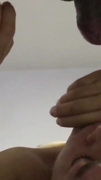 Okouzlující okamžik z "POV nedbalý orální sex hluboko od děvky Amatér Nora Milf dává bohaté kouření - Andy Z 94"