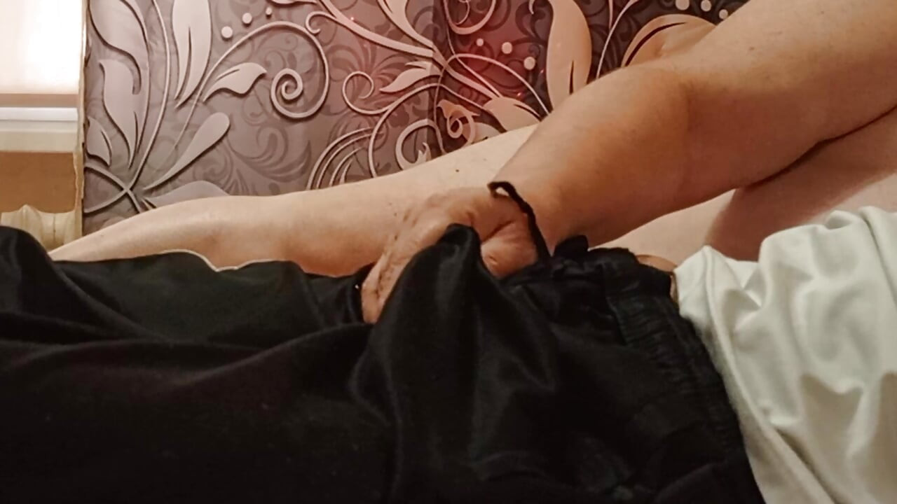 Stepmom loves sucking dick for a long time and swallowing a lot of cum