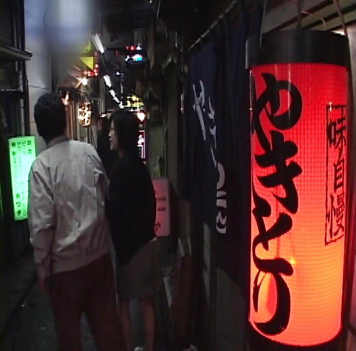 P135G06 A beautiful proprietress running a small nomiyaku with only a counter in Kabukicho. A sensual drama about a touting man and a man chased by debt collectors in the chaotic Showa-era Shinjuku!