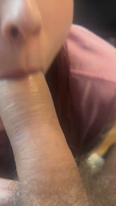 jenta elsker på stefars kuk hun kysser og suger og dier hans store kuk | Klipp 1