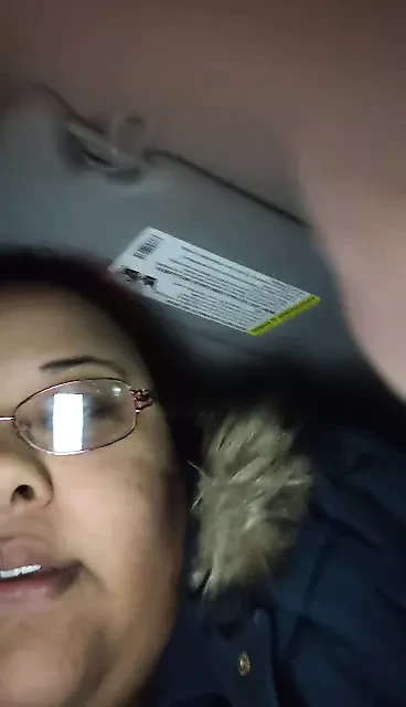 暴露狂 Ssbbw 荡妇 Jessica Jones 在公共停车场