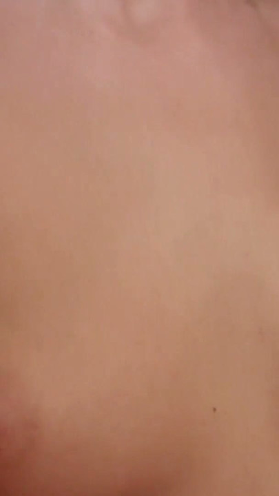 Pícara puta sueca se da anal en el baño de un hostel para mochileros | Clip 1