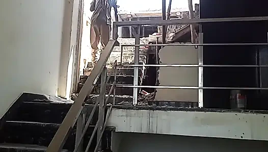 Начальник здания трахнул мою задницу сегодня