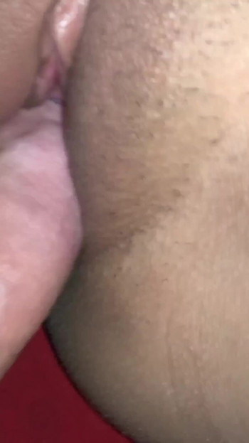 Zadivljujući trenutak iz "Jebanja 18-godišnje Kolumbijke dok leži - CREAMPIE POV"
