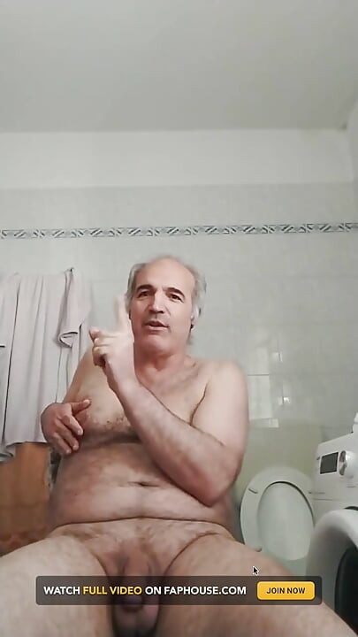 Puno pišanja u umivaoniku, dugo drkanje i prljavi jezik