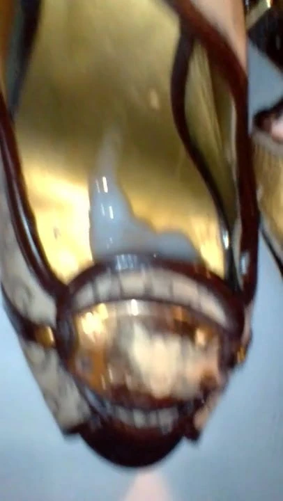 Cogiendome tacones indovina sborrata sega con le scarpe con i tacchi alti