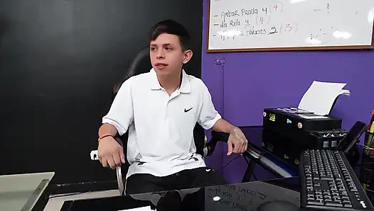 To Keep My Job at Home, I Ended up Fucking the Boss's Ass in the Office