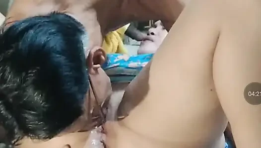 Beni terk etmeden önce sevişiyoruz