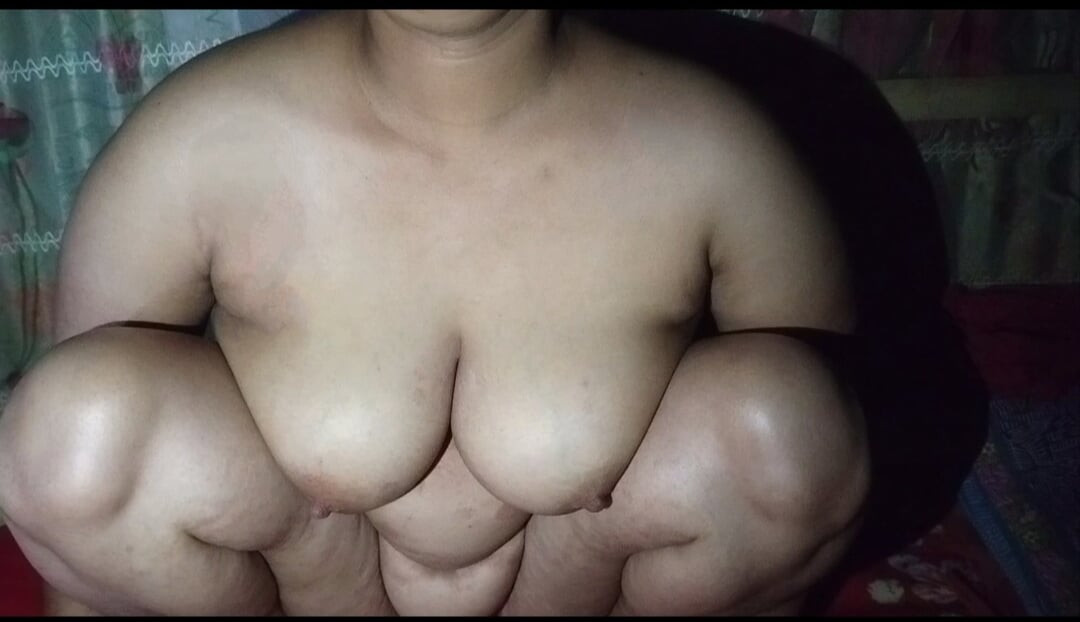 desi Bhabhi prstima dira pičku