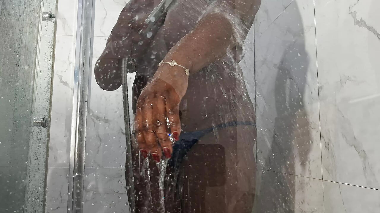 Dejte si koupel s přítelem, posiluje to vaši lásku.