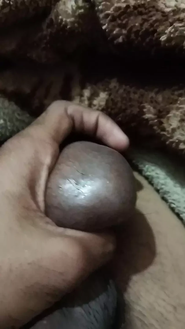 Meri mummy ne dekha hand job karte hue