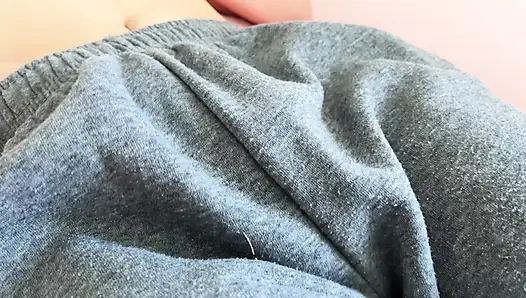 Сводный брат кончает в мои трусики, и я буду носить их в спортзале