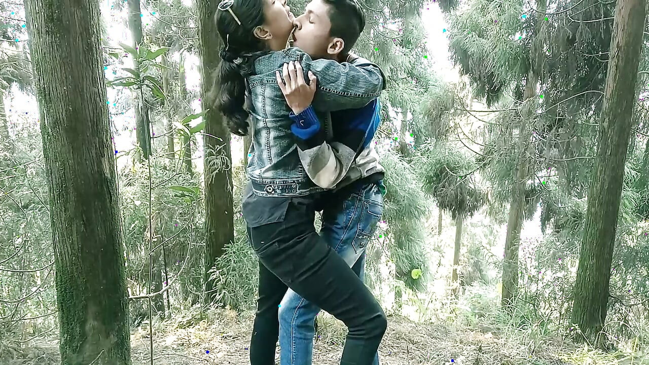 18 Year Old Indian College Boy Hot Sex with Mature Desi Bhabhi Punam