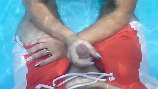 Blowjob, handjob im öffentlichen pool