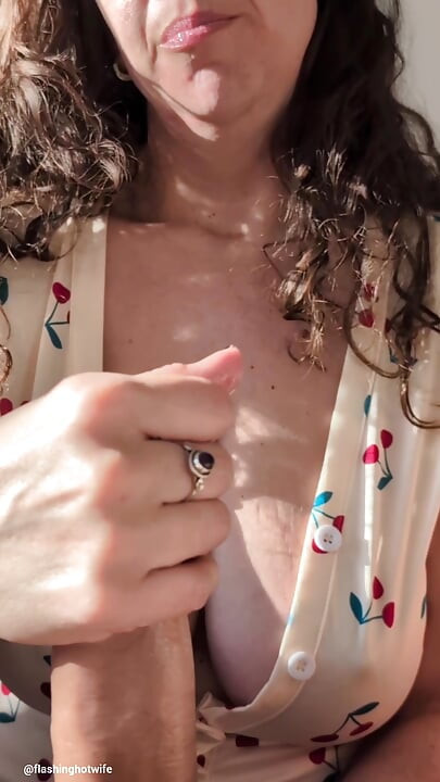 Ateşli evli kadın edepsizce konuşuyor