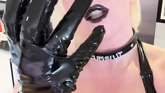 Memek becek cewek ini dicrot sperma hangat pria kulit hitam dengan sarung tangan seksi!