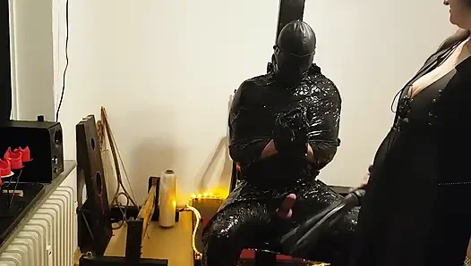Folien-bondage-sklavin teil 2 - clingfilm mumifiziert und edging zum wahnsinn