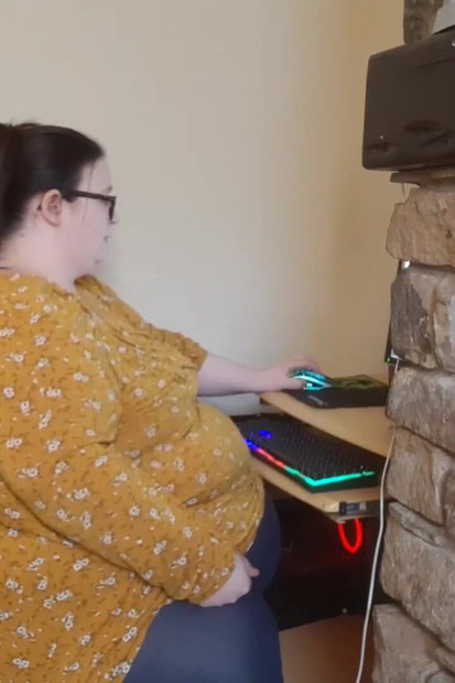 The fattest girl at work - struggles