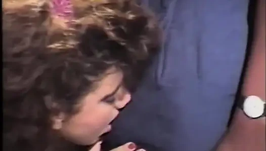 Memek berbulu hitam dan putih ngentot di kamar tidur