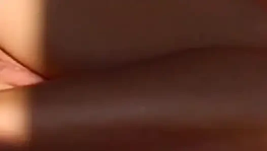 Klatschender rosenknochen tropft schlampig nach intensiver analdehnung