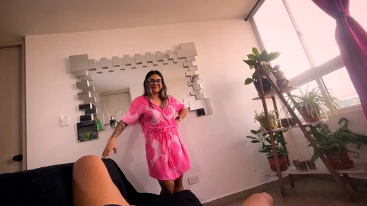 Colombian stepmon parades her costume