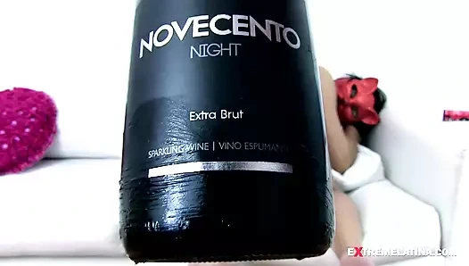 Exl-087: botol raksasa di lubang pantat dan eksposur serviks besar. Adegan lengkap extremelatina exl-087