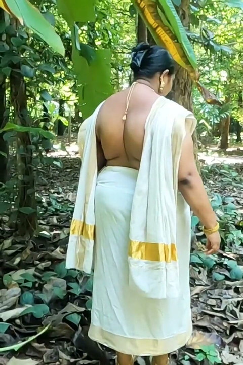 Kerala Style Traditional Set Mundu, Girl Getting Naked Outdoor Exposing Her Sexy Nude Body.