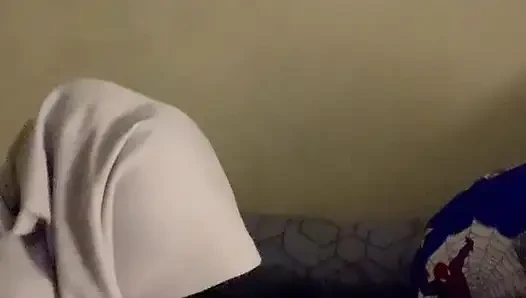 Sessizce üvey kız kardeşimin yarağını sikiyorum