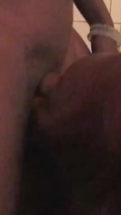 Recogiendola y lamiendo su coño de ébano | Clip 1