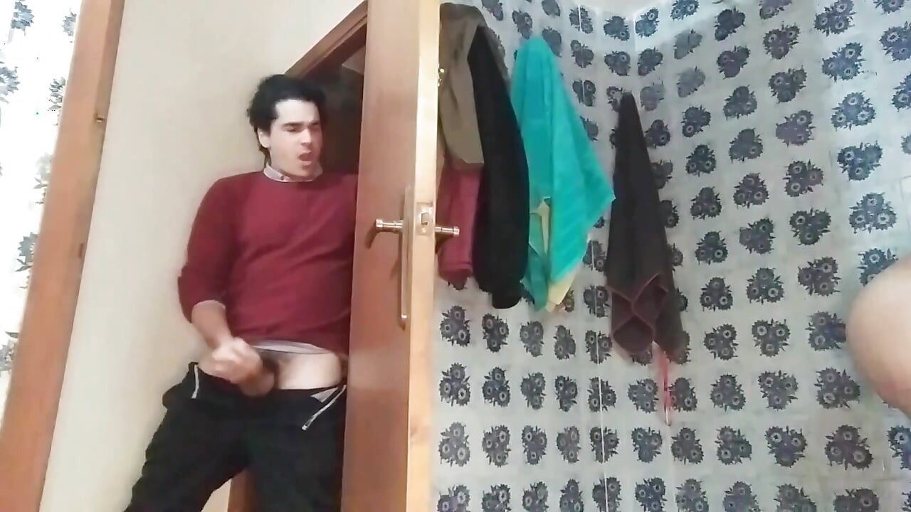 Mi hermanastra en la ducha quiere sexo conmigo en el baño