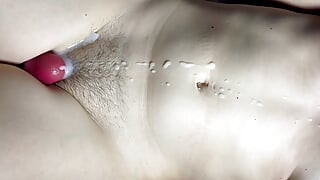 털이 무성한 보지와 사정하는 새엄마 밀프 클로즈업 섹스