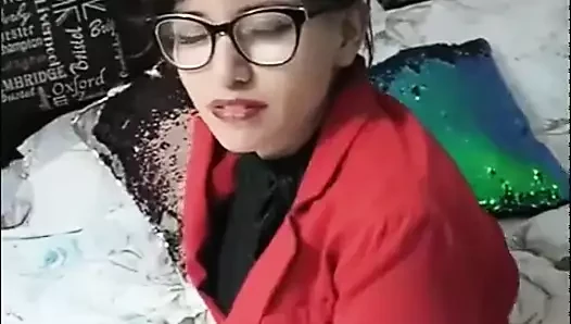 Bir fantezin var! Sekreterin sana dans ediyor, sonra da dansa devam edecek...
