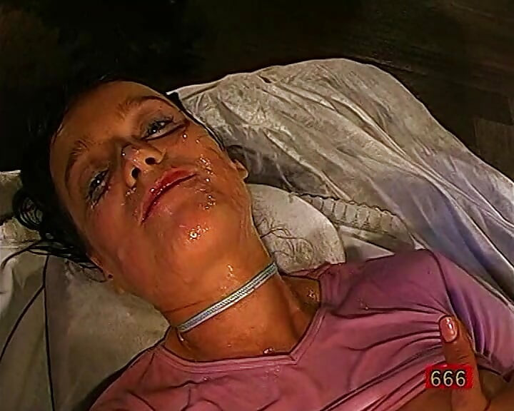 Pis pijpbeurtliefhebbers in gangbang slikken ggg John Thompson