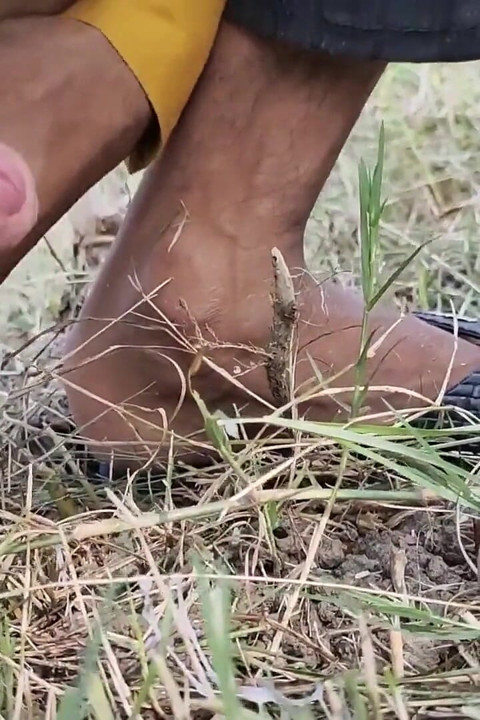 زب كبير يدوي وقذف في الخارج